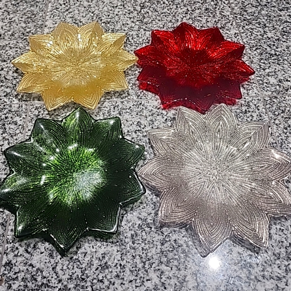 Sparkle Metallic 9" Appetizer Star Shaped Plates. Holiday Christmas. Set Of 4.